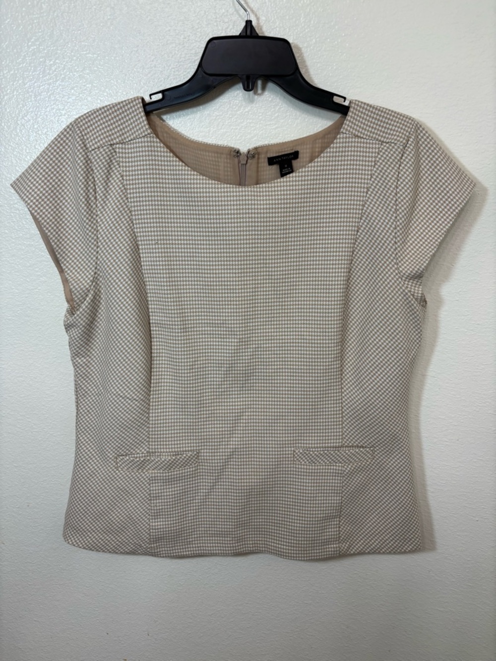 Ann Taylor chic Cream Short-Sleeve Textured business casual Top - Picture 2 of 7